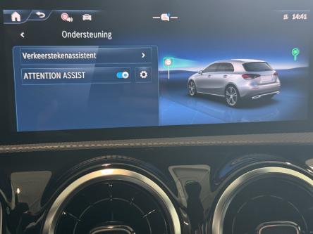 MERCEDES-BENZ A 180 Progressive Night Pack, Distronic, Camera, Mbux, Led