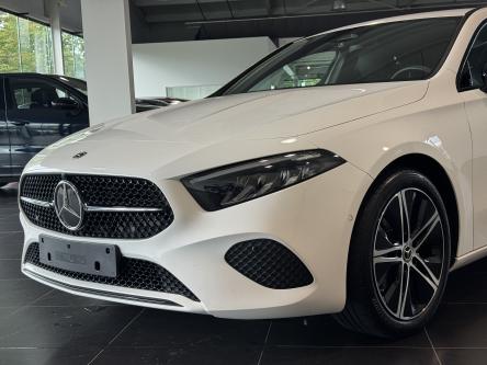 MERCEDES-BENZ A 180 Progressive Night Pack, Distronic, Camera, Mbux, Led