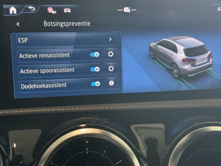 MERCEDES-BENZ A 180 Progressive Night Pack, Distronic, Camera, Mbux, Led