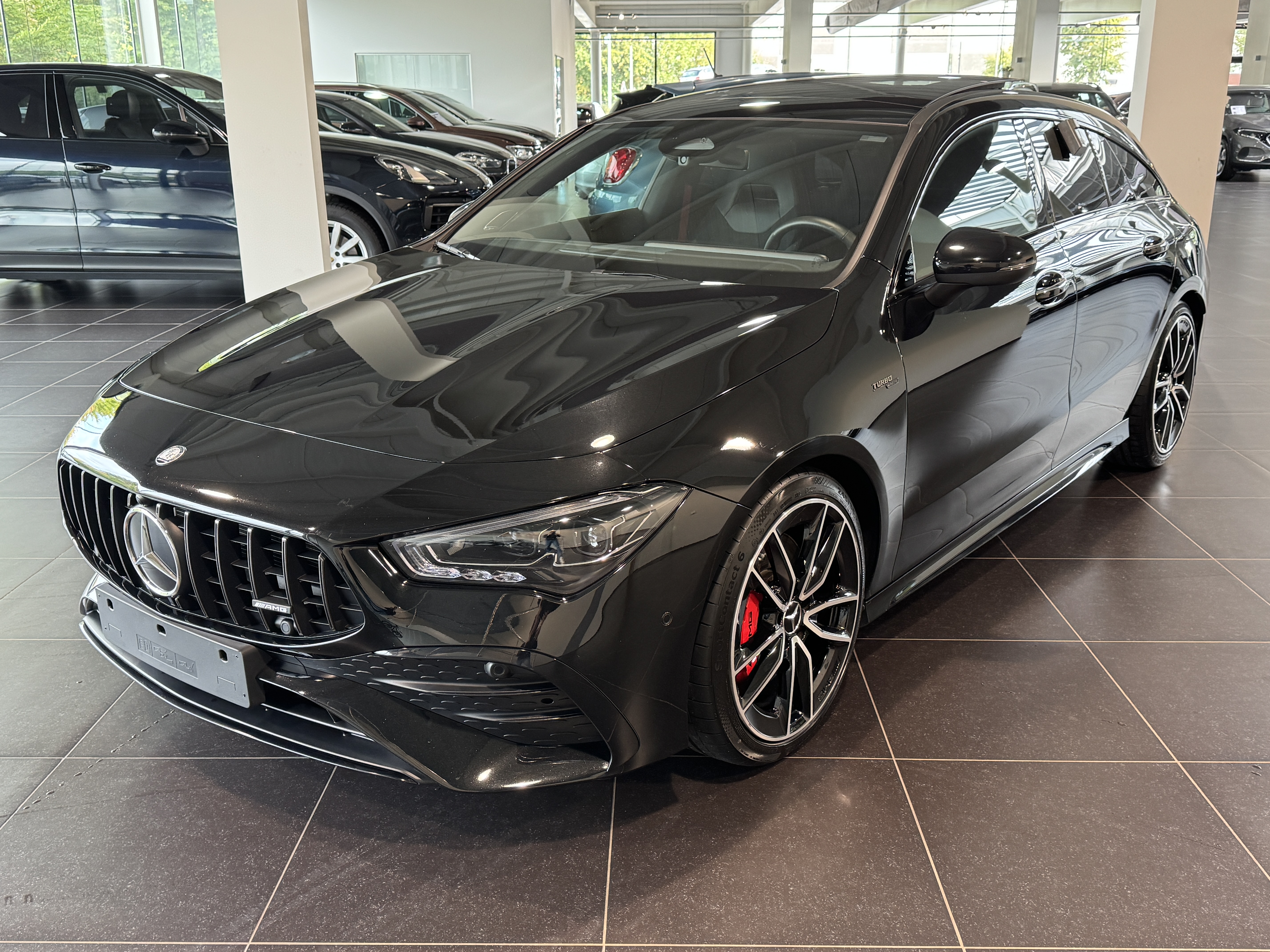MERCEDES-BENZ CLA 35 AMG 4M SB Night Pack, Panorama, Burmester Sound, Distronic, Mbux