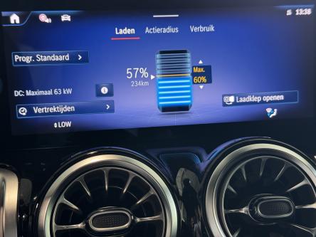 MERCEDES-BENZ EQB 300 4M AMG Night Pack, Camera, Mbux, DAB, Led