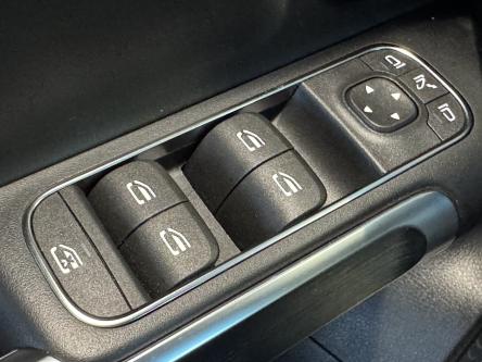 MERCEDES-BENZ EQB 300 4M AMG Facelift, Night, Panorama, Memory, Distronic