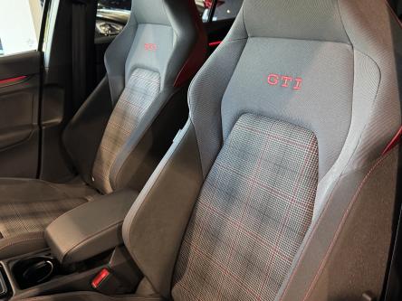 VOLKSWAGEN Golf GTI 2.0 DSG Blackstyle, led, Navi, Pdc, Camera