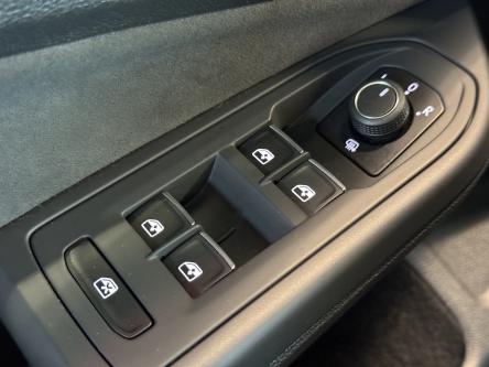 VOLKSWAGEN Golf GTI 2.0 DSG Blackstyle, led, Navi, Pdc, Camera