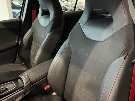 MERCEDES-BENZ A 35 AMG 4M Multibeam Led, Dodehoeks Assist, Mbux, DAB