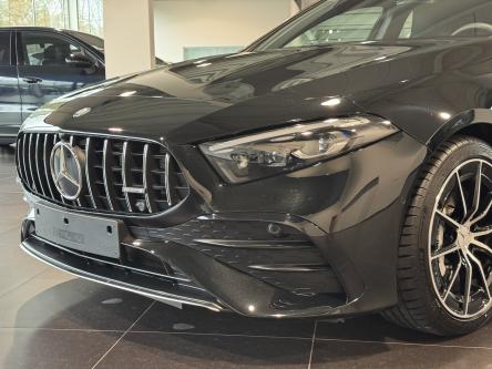 MERCEDES-BENZ A 35 AMG 4M Multibeam Led, Dodehoeks Assist, Mbux, DAB