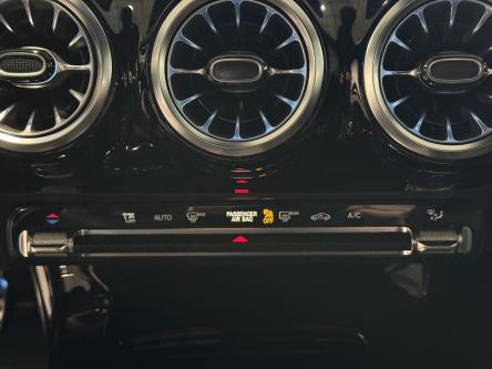 MERCEDES-BENZ A 35 AMG 4M Multibeam Led, Dodehoeks Assist, Mbux, DAB