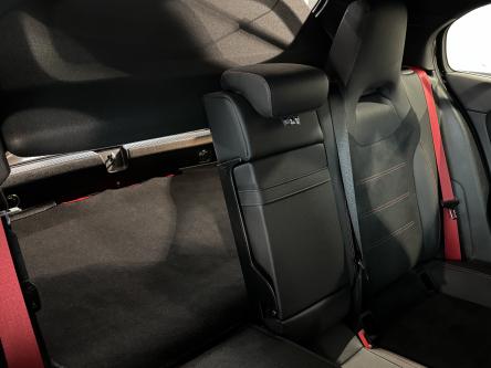 MERCEDES-BENZ A 35 AMG 4M Multibeam Led, Dodehoeks Assist, Mbux, DAB