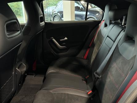 MERCEDES-BENZ A 35 AMG 4M Multibeam Led, Dodehoeks Assist, Mbux, DAB