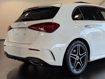 MERCEDES-BENZ A 200 Amg Panorama, Night Pack, Dodehoeks Assist, Mbux, DAB , Led