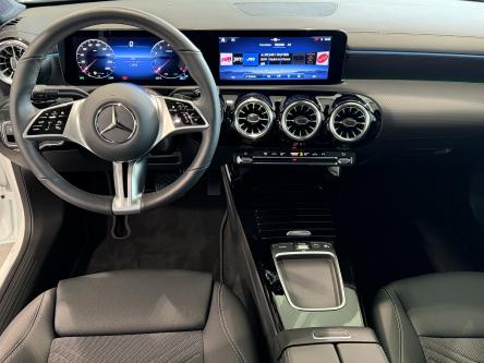 MERCEDES-BENZ CLA 180 Progressive Panorama, Night Pack, Keyless-Go, Camera, Mbux