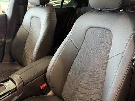 MERCEDES-BENZ CLA 180 Progressive Panorama, Night Pack, Keyless-Go, Camera, Mbux