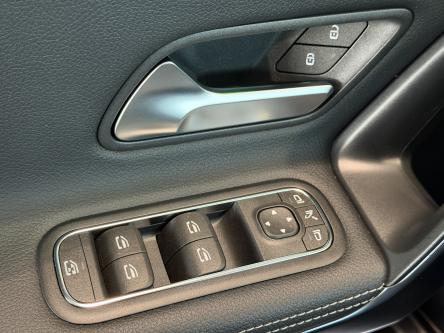 MERCEDES-BENZ CLA 180 Progressive Panorama, Night Pack, Keyless-Go, Camera, Mbux