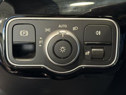 MERCEDES-BENZ CLA 180 SB AMG Panorama, Head-Up Display, Keyless-Go, 360 Camera, Led