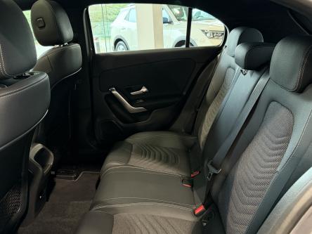 MERCEDES-BENZ A 180 Progressive Panorama, Achteruitrij Camera, Led, Mbux