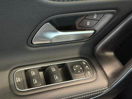 MERCEDES-BENZ A 180 Progressive Panorama, Achteruitrij Camera, Led, Mbux