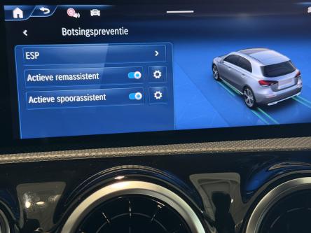 MERCEDES-BENZ A 180 Progressive Panorama, Achteruitrij Camera, Led, Mbux