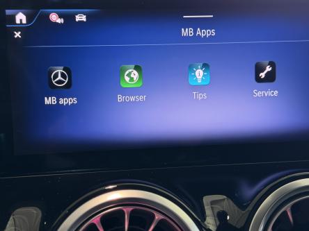 MERCEDES-BENZ EQA 300 4M AMG Night Pack, Panorama, 20 Inch Alu, Led, Pdc