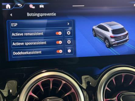 MERCEDES-BENZ EQA 300 4M AMG Night Pack, Panorama, 20 Inch Alu, Led, Pdc