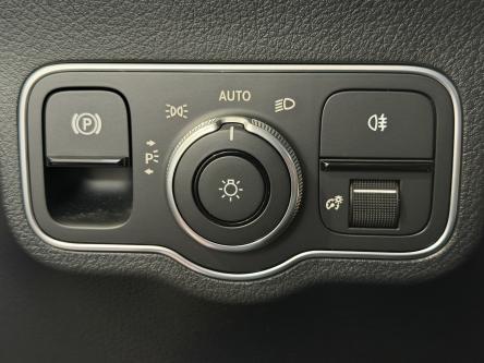 MERCEDES-BENZ EQA 300 4M AMG Night Pack, Panorama, 20 Inch Alu, Led, Pdc