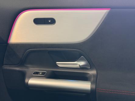 MERCEDES-BENZ EQA 300 4M AMG Night Pack, Panorama, 20 Inch Alu, Led, Pdc