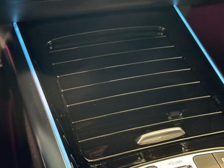 MERCEDES-BENZ EQA 300 4M AMG Night Pack, Panorama, 20 Inch Alu, Led, Pdc