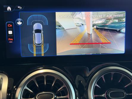 MERCEDES-BENZ EQB 300 4M AMG Night Pack, Panorama, Keyless-Go, Camera, Led