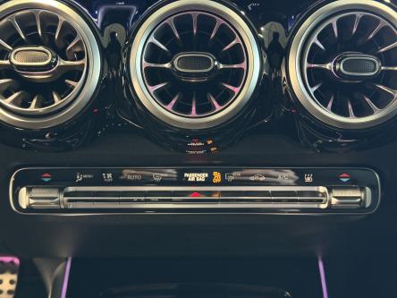 MERCEDES-BENZ EQB 300 4M AMG Night Pack, Panorama, Keyless-Go, Camera, Led