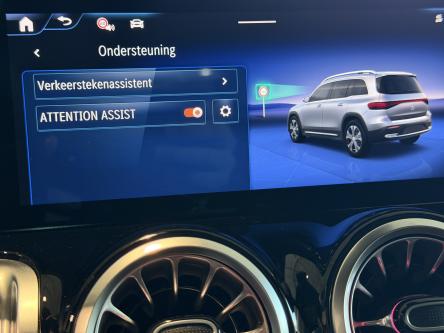 MERCEDES-BENZ EQB 300 4M AMG Night Pack, Panorama, Keyless-Go, Camera, Led