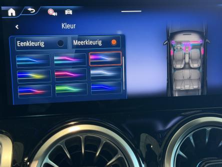 MERCEDES-BENZ EQB 300 4M AMG Night Pack, Panorama, Keyless-Go, Camera, Led