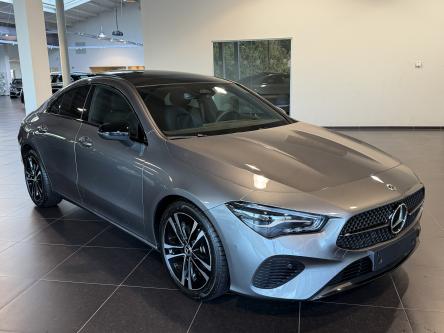 MERCEDES-BENZ CLA 180 Progressive Night Pack, Panorama, Achteruitrij Camera, Led