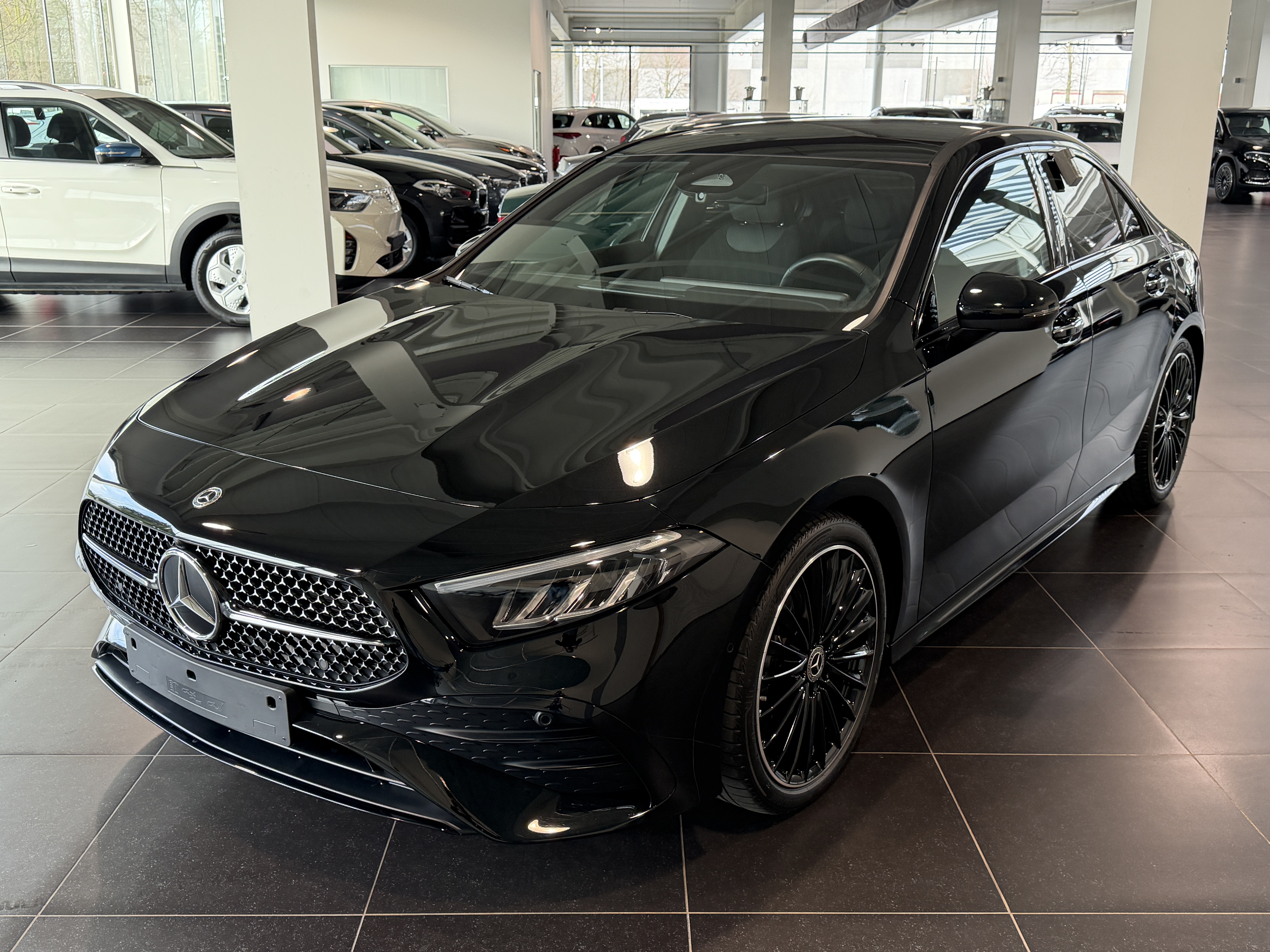 MERCEDES-BENZ A 200 Amg Night Pack, Panorama, 19 Inch Alu, Led, Mbux