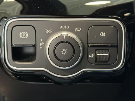 MERCEDES-BENZ A 200 Amg Night Pack, Panorama, 19 Inch Alu, Led, Mbux