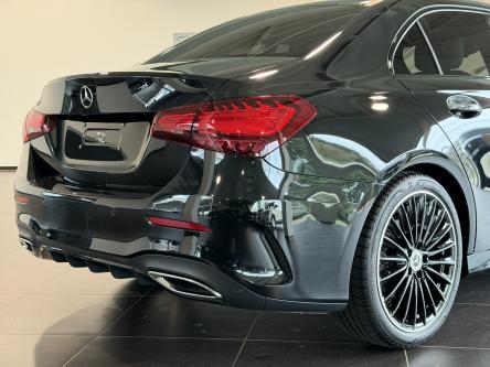 MERCEDES-BENZ A 200 Amg Night Pack, Panorama, 19 Inch Alu, Led, Mbux