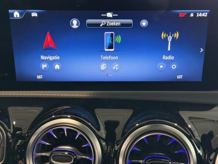 MERCEDES-BENZ A 200 Amg Night Pack, Panorama, 19 Inch Alu, Led, Mbux