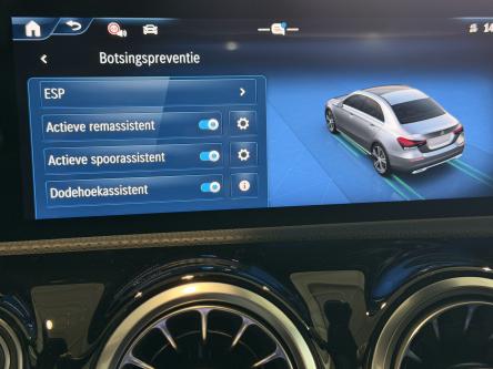 MERCEDES-BENZ A 200 Amg Night Pack, Panorama, 19 Inch Alu, Led, Mbux