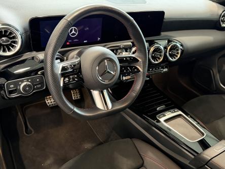 MERCEDES-BENZ A 200 Amg Night Pack, Panorama, 19 Inch Alu, Led, Mbux