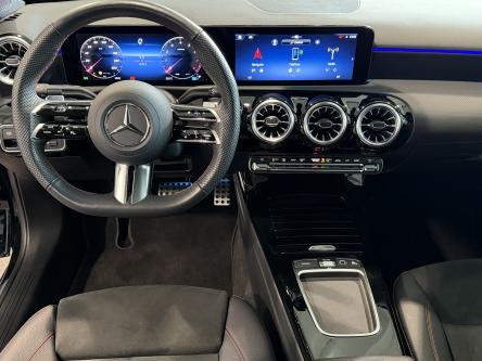 MERCEDES-BENZ A 200 Amg Night Pack, Panorama, 19 Inch Alu, Led, Mbux