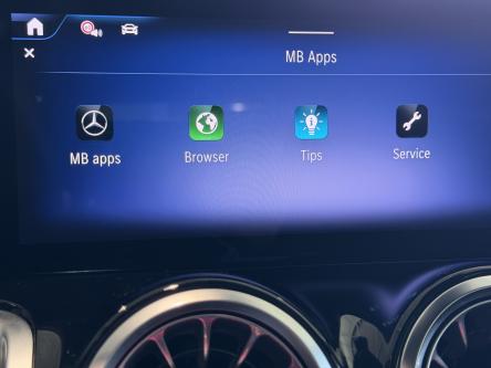 MERCEDES-BENZ EQB 300 4M Progressive Panorama, Achteruitrij Camera, Mbux, DAB, Led