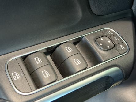 MERCEDES-BENZ EQB 300 4M Progressive Panorama, Achteruitrij Camera, Mbux, DAB, Led