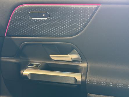 MERCEDES-BENZ EQB 300 4M Progressive Panorama, Achteruitrij Camera, Mbux, DAB, Led