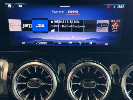 MERCEDES-BENZ EQB 300 4M Progressive Panorama, Achteruitrij Camera, Mbux, DAB, Led