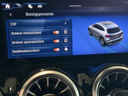 MERCEDES-BENZ EQA 300 4M AMG Panorama, 360 Camera, Night Pack, Memory Seats