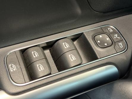 MERCEDES-BENZ EQA 300 4M AMG Panorama, 360 Camera, Night Pack, Memory Seats