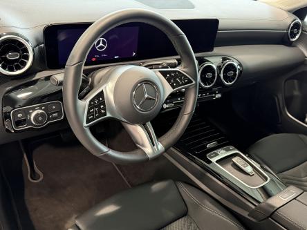 MERCEDES-BENZ CLA 180 Progressive Panorama, Guard 360, Led, Camera