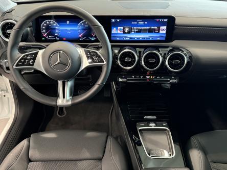MERCEDES-BENZ CLA 180 Progressive Panorama, Guard 360, Led, Camera