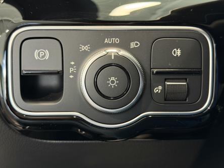 MERCEDES-BENZ CLA 180 Progressive Night Pack, Burmester Sound, 360 Camera, Distronic