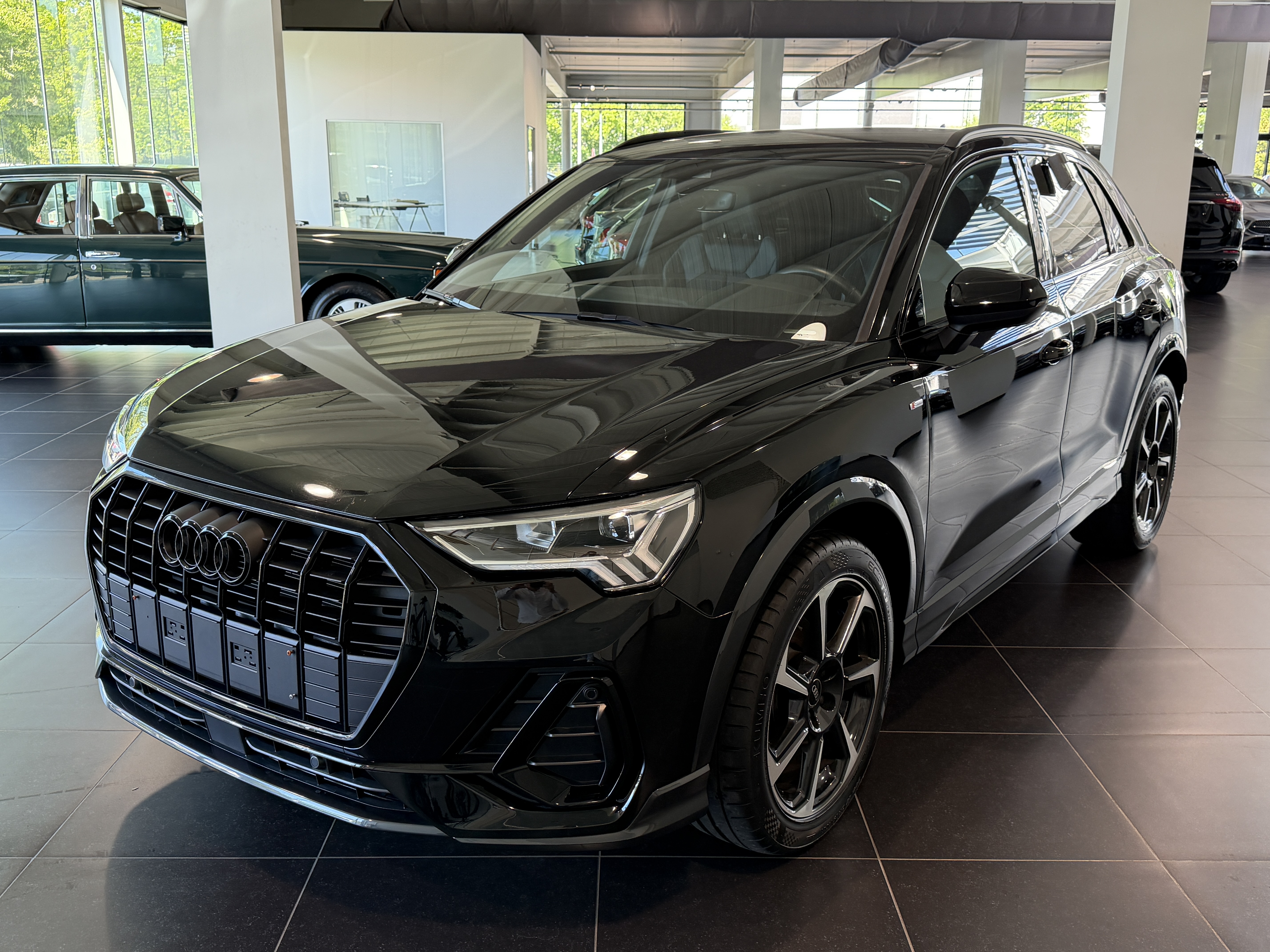 AUDI Q3 35 TFSI S-Tronic  S-LINE Shadow Line, Pdc, Led