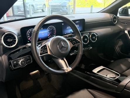 MERCEDES-BENZ CLA 180 Progressive Night Pack, Camera, Dodehoeks Assist, Mbux, Led, Pdc