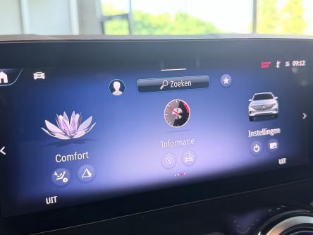 MERCEDES-BENZ EQA 300 4M AMG Panorama, Head-Up Display, 360 Camera, Distronic, Keyless-Go